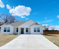 Building Photo - Adorable home in a quiet neighborhood