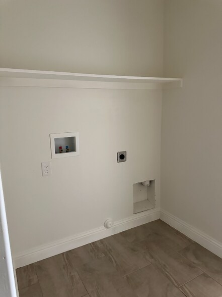 Building Photo - 4976 Remember Dr