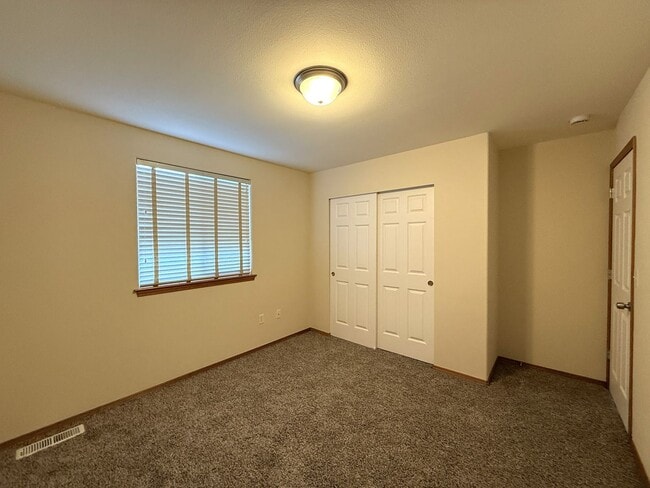 Building Photo - Newly Updated and Pet Friendly!