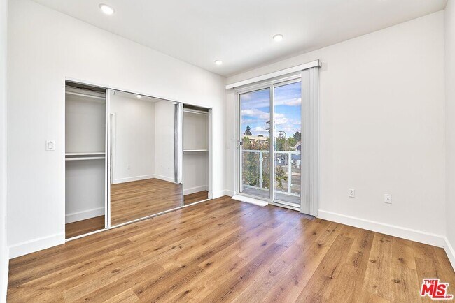 Building Photo - 14550 Burbank Blvd