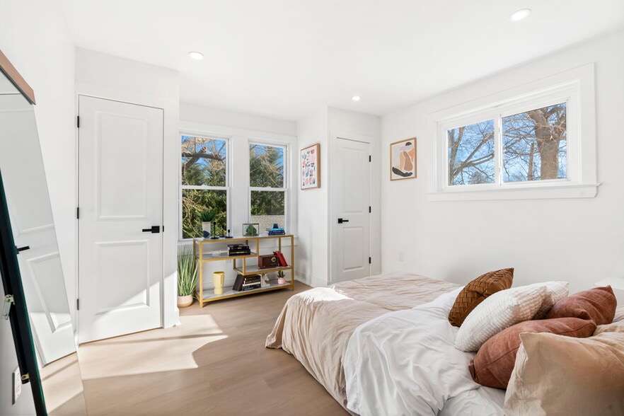 Building Photo - 202 W Wayne Ave