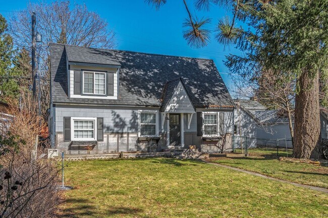 Building Photo - Sanders Beach home 3 bed 2 bath with second living room