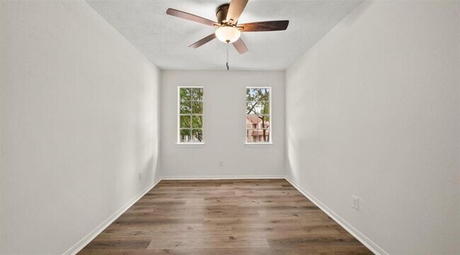 Building Photo - 1504 Regency Ct