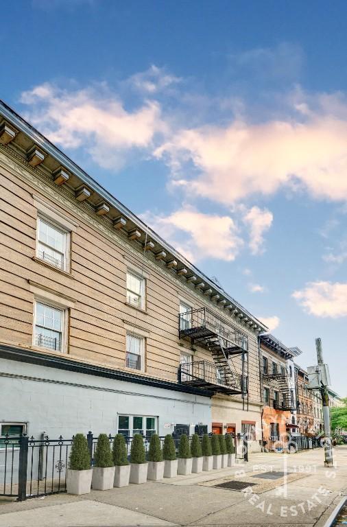 Building Photo - Renovated 3BR 1 Bath with W/D in unit - Du...