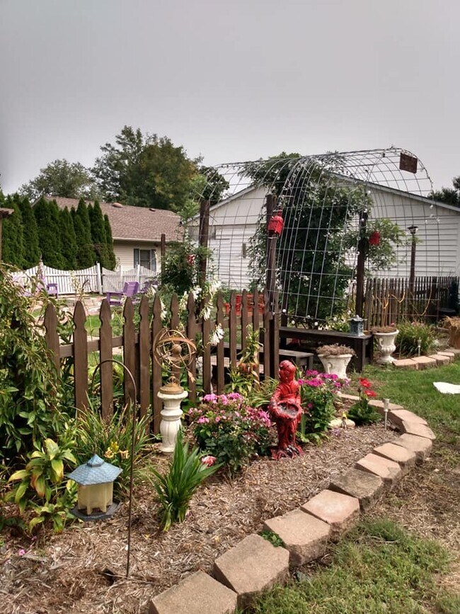 Building Photo - 485 E 4th Ave