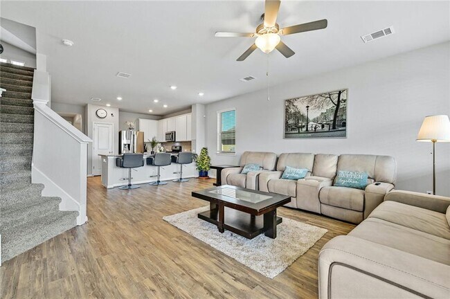 Building Photo - 5805 Liguria Cv