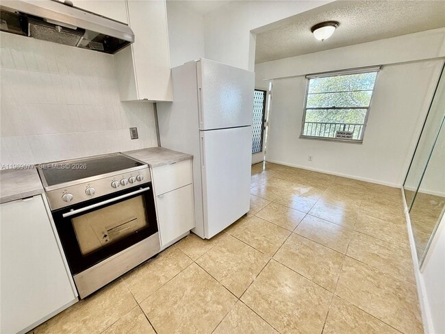 Building Photo - 13255 SW 9th Ct