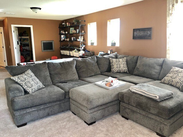 Building Photo - Beautiful Bedroom in Forest Meadows!