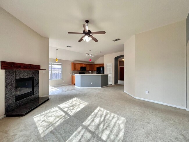 Building Photo - Warm & Cozy 3 Bed / 2 Bath Home with Fenced Yard and 2-Car Garage