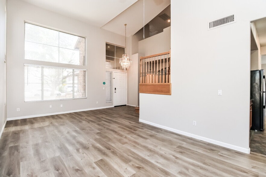 Building Photo - 1508 E Douglas Ave