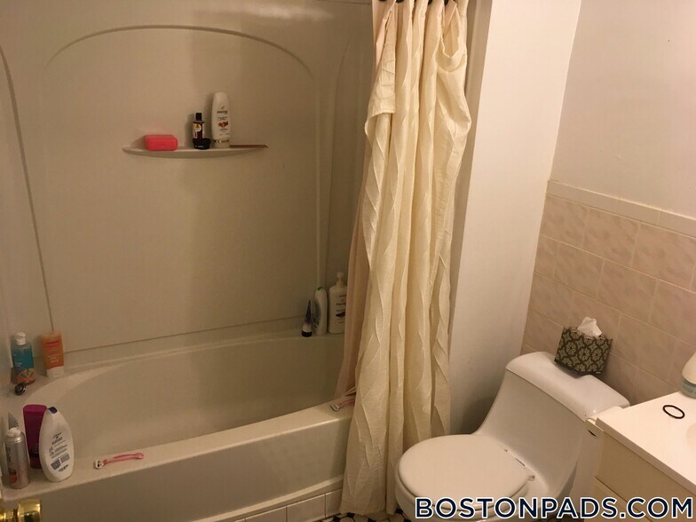 Building Photo - 60 Egmont St