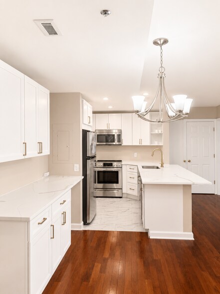 Building Photo - 100 Harborview Dr