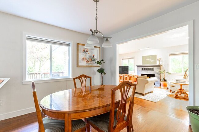 Building Photo - 9702 SW Brookside Dr