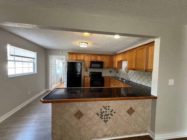 Building Photo - Fenced in four bedroom house near beautiful Gulfport