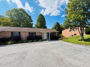 Building Photo - 1514-1516 Sandy Circle