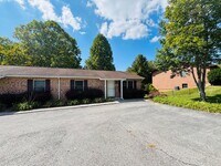 Building Photo - 1514-1516 Sandy Circle