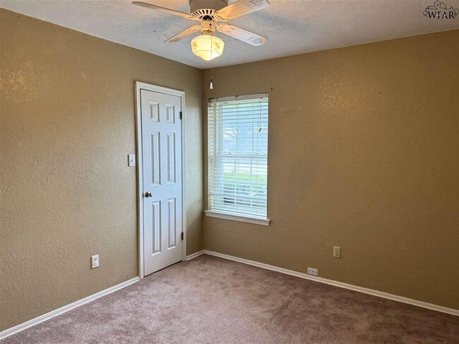 Building Photo - 4614 Trailwood Dr