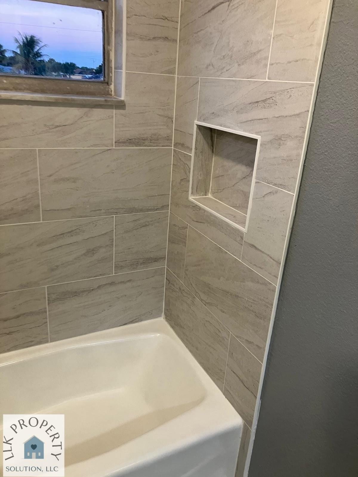 Building Photo - 423 N Cocoanut Rd