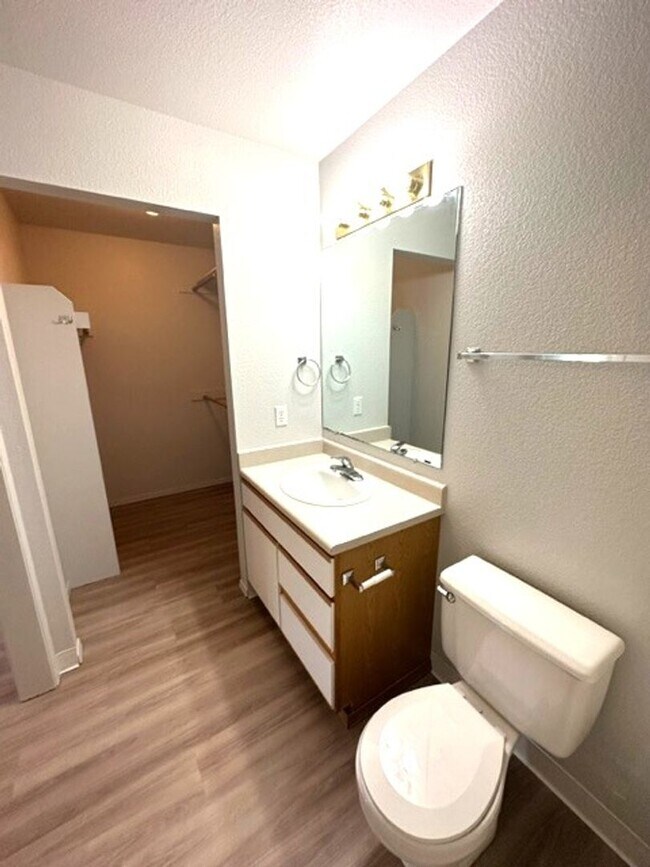 Building Photo - Bright and Beautiful upstairs apartment!