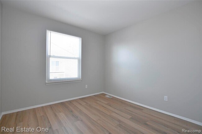 Building Photo - 1527 Mariner Dr