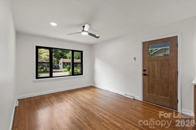 Building Photo - 2430 Dora Dr