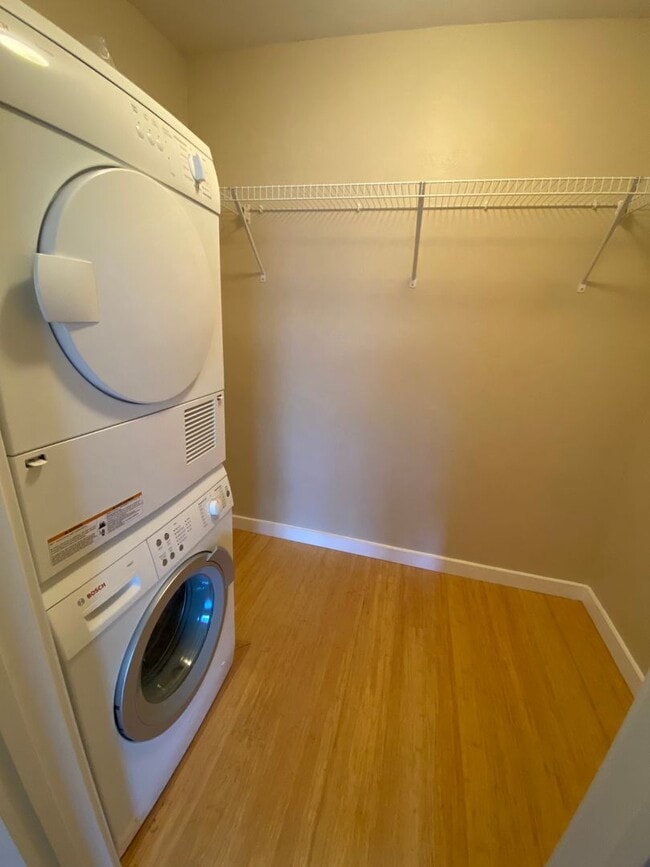 Building Photo - Advent - $500 Gift Card Beautiful & Bright...