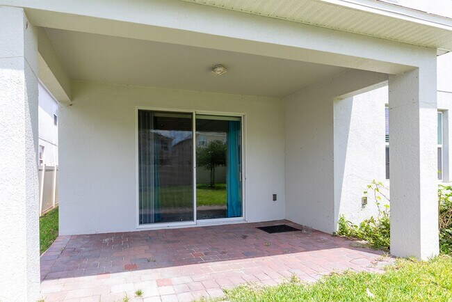 Building Photo - PRATICALLY BRAND NEW HOME IN GATED COMMUNITY!