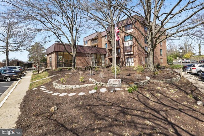 Building Photo - 120 Roberts Ln