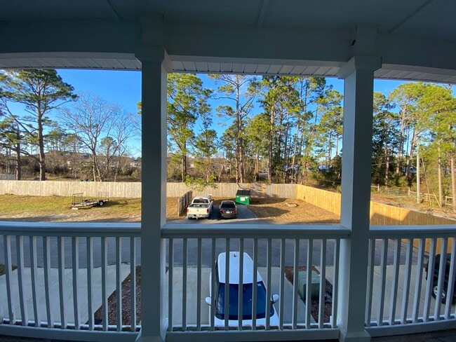 Building Photo - Marlin Pl - PCB