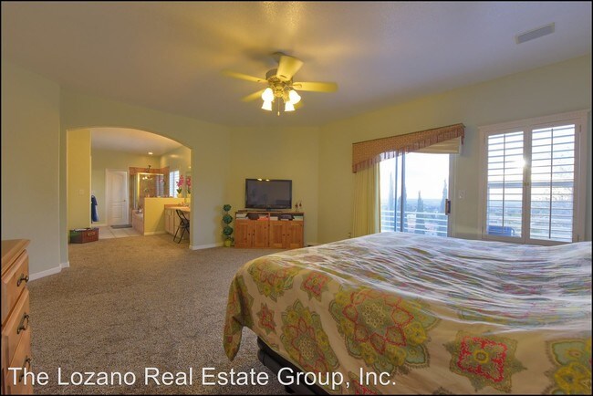 Building Photo - 5 br, 3 bath House - 909 Via Descanso Drive