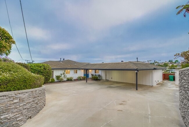 Building Photo - Beautiful house in heart of Point Loma