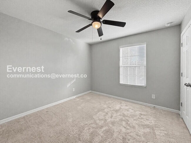 Building Photo - Limited Time Special Offer / 5 Bed, 3.5 Bath Home with Garage / Pet-Friendly / Vouchers Accepted ...