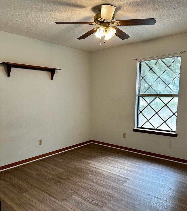 Building Photo - 109 Dominica Way