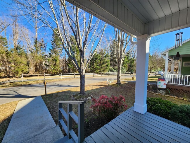 Building Photo - Black Mountain Rental-Cotton Creek Neigbor...