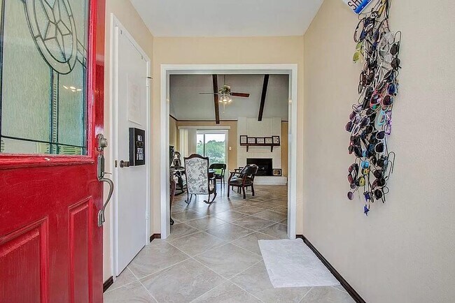 Building Photo - 2722 N Doral Dr