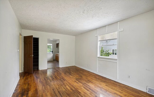 Building Photo - 1530 Snyder Rd