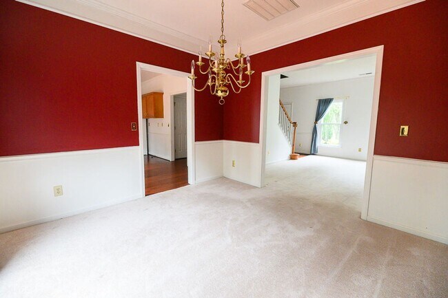 Building Photo - Wonderful and Spacious 3 bedroom home 2.5 bath in High Point with 2 car garage and large fenced-i...