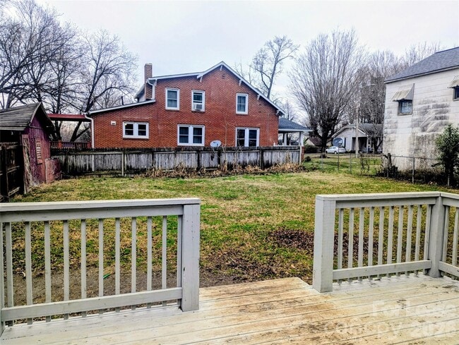 Building Photo - 936 W Front St