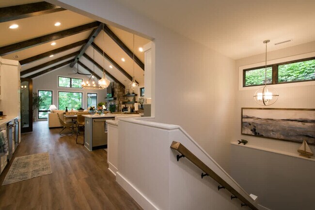 Building Photo - 159 Deerwood Dr