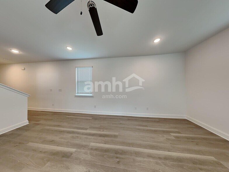 Building Photo - 1112 Livengood Wy