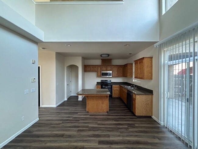 Building Photo - 2-story renovated condo ** MOVE IN SPECIAL...