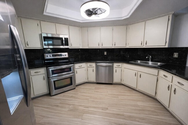 Building Photo - 2900 NE 14th Street Causeway