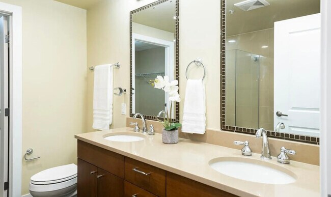 Building Photo - 2001 Lincoln St