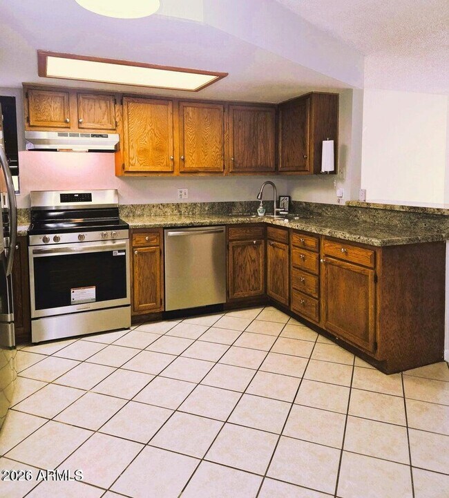 Building Photo - 16402 N 31st St