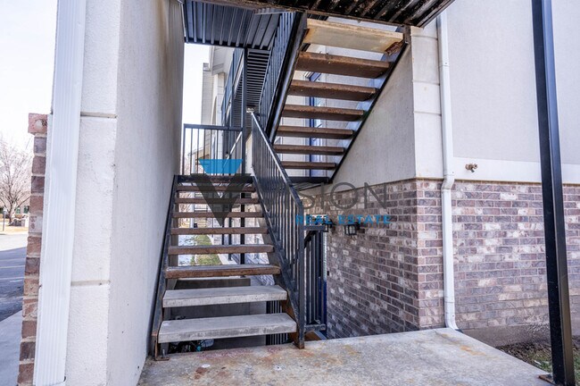 Building Photo - 909 N 500 W
