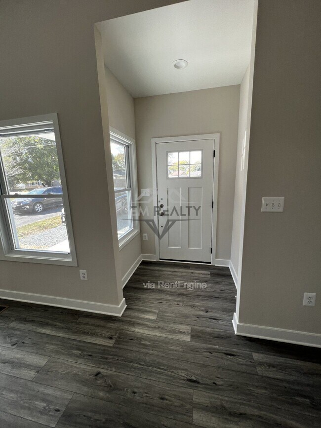 Building Photo - 38 Meadow View Ln