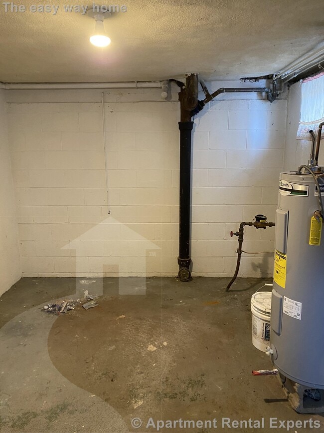 Building Photo - 92 Sylvia St