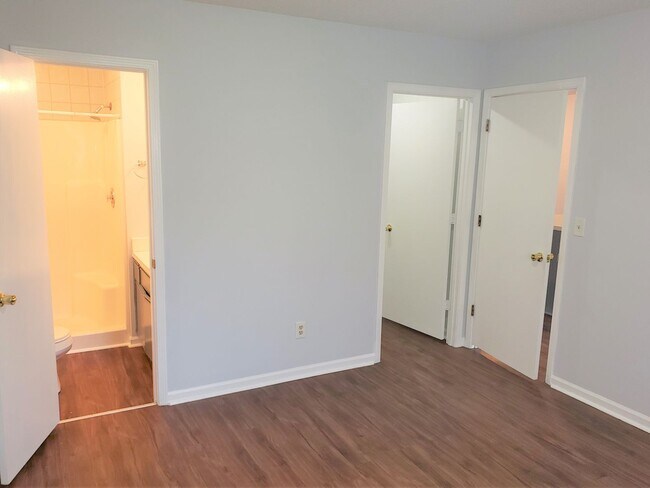 Building Photo - CANDLEWYCK