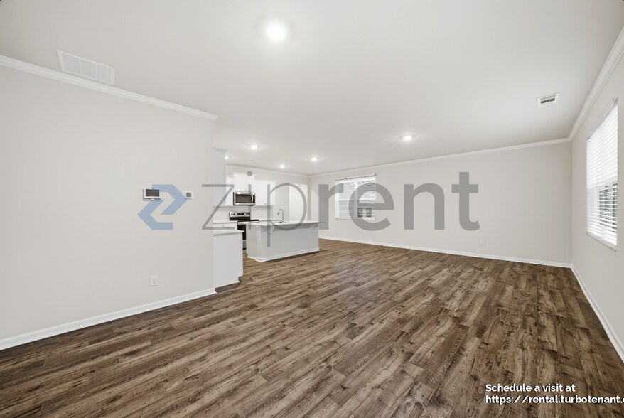 Building Photo - 2438 Bayberry St