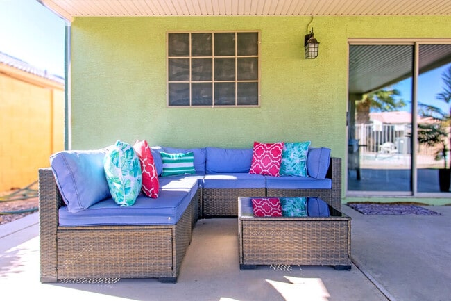 Building Photo - 1550 N Desert Willow St